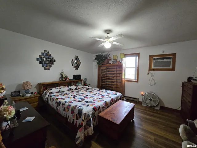 $950,000 | 1489 East 273rd Lane, Clayton, IL 62324