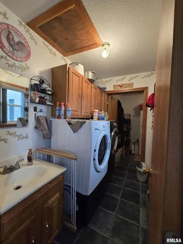 $950,000 | 1489 East 273rd Lane, Clayton, IL 62324