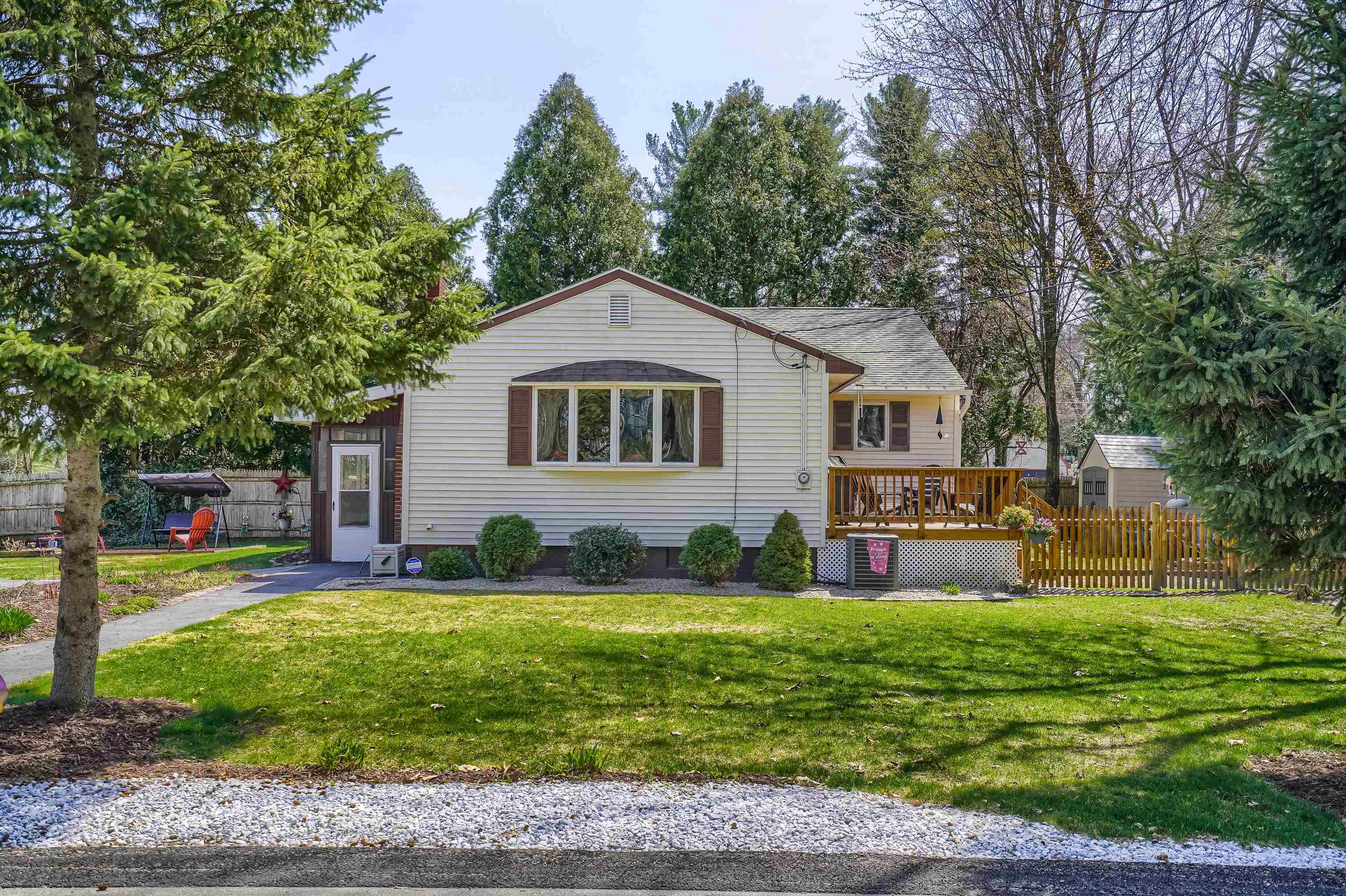 101 Dodge Street Nashua, NH 03064 - Photo 2 of 40