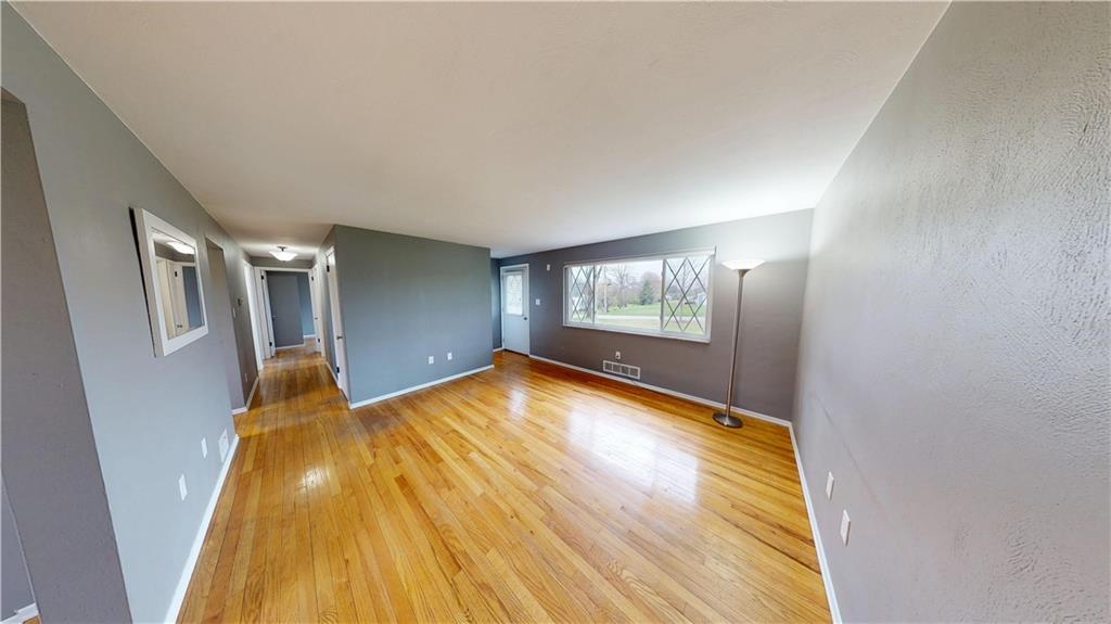 393 Eagle Mill Road Butler, PA 16001 - Photo 2 of 33 Living Room
