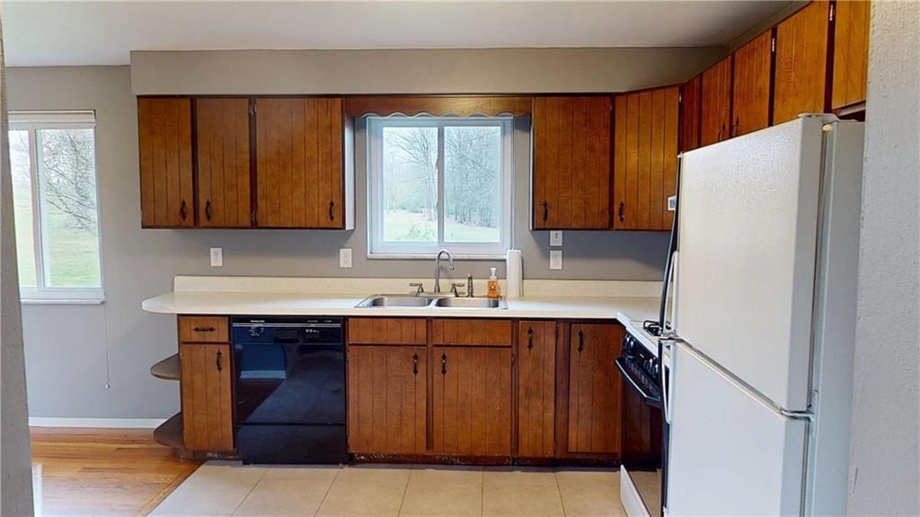 393 Eagle Mill Road Butler, PA 16001 - Photo 5 of 33 Kitchen