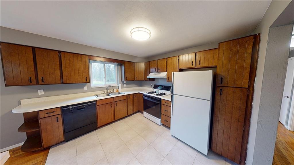 393 Eagle Mill Road Butler, PA 16001 - Photo 6 of 33 Kitchen