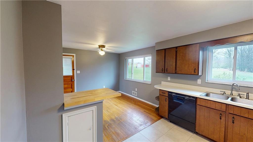 393 Eagle Mill Road Butler, PA 16001 - Photo 7 of 33 Kitchen/Dining