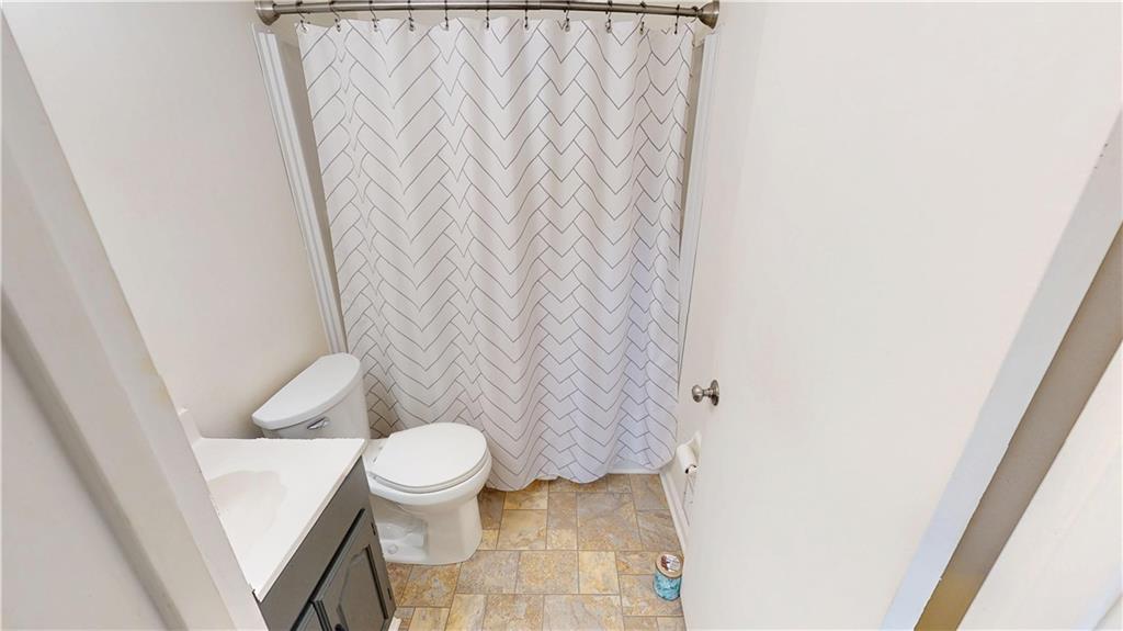 393 Eagle Mill Road Butler, PA 16001 - Photo 9 of 33 Bathroom