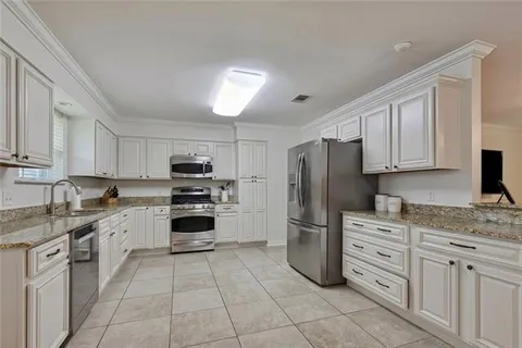 $420,000 | 1304 Houma Boulevard, Metairie, LA 70001