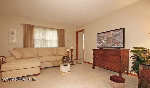 6804 Altama Road Jacksonville, FL 32216 - Photo 2 of 12 Living Room