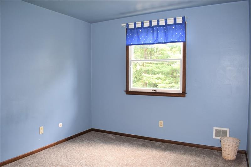 691 Bucktown Road Irwin, PA 15642 - Photo 19 of 23 3rd bedroom is 10x10.