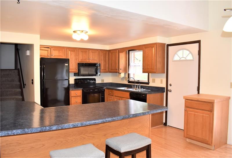 691 Bucktown Road Irwin, PA 15642 - Photo 5 of 23 Spacious 14x13 eat in kitchen with peninsula.