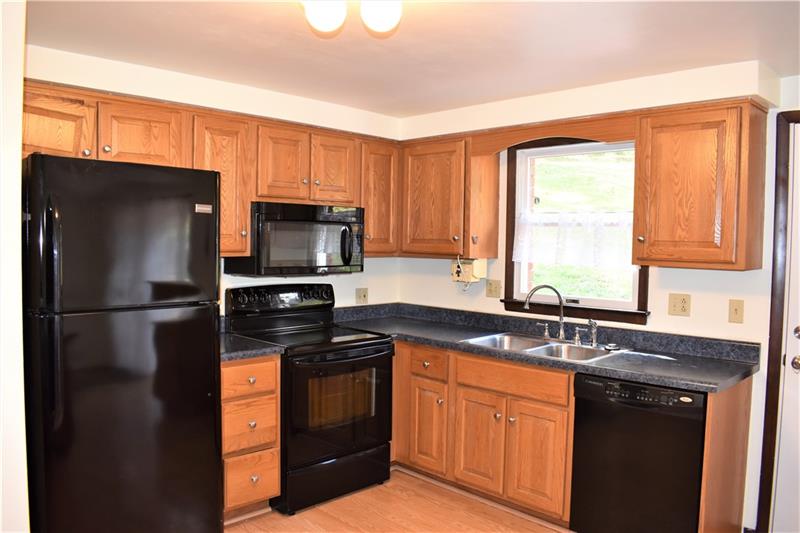 691 Bucktown Road Irwin, PA 15642 - Photo 6 of 23 Kitchen w/Appliances.