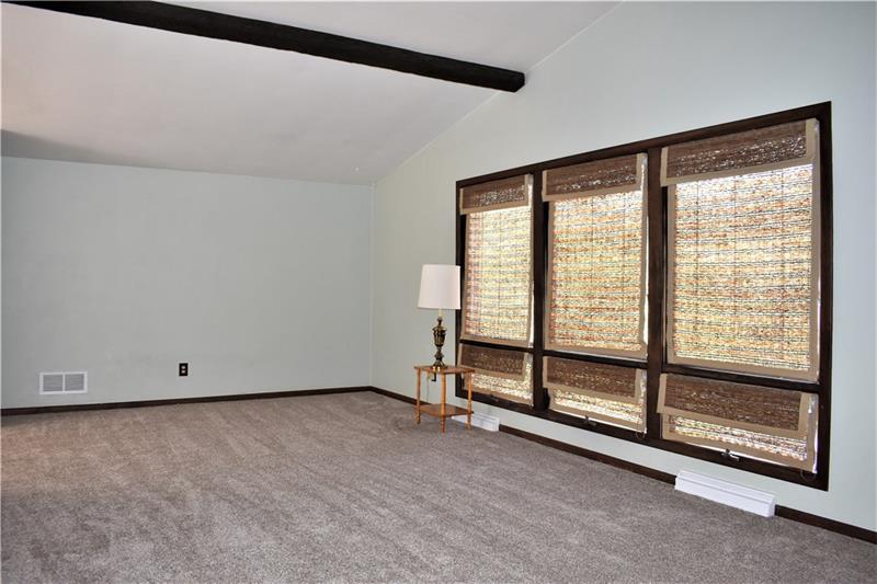 691 Bucktown Road Irwin, PA 15642 - Photo 10 of 23 Large windows and vaulted ceiling in main level living area.