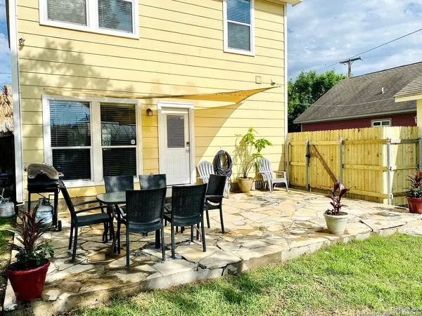 a front view of house with yard and garage