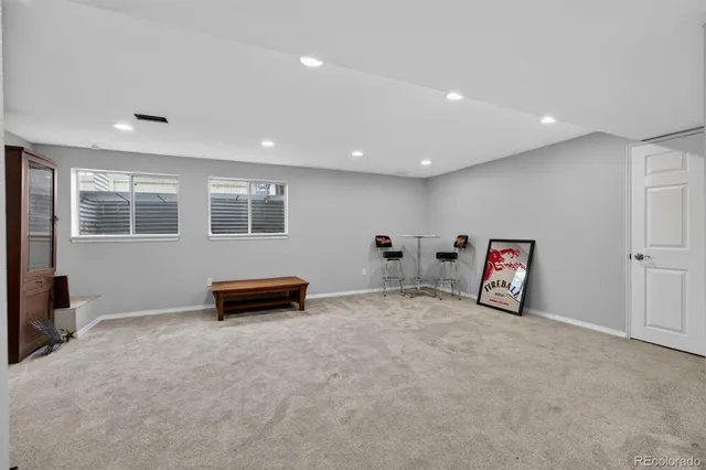 a view of livingroom with furniture