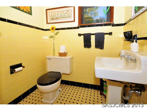 73 Magnolia Avenue St. Augustine, FL 32084 - Photo 10 of 22 a bathroom with a sink and a toilet