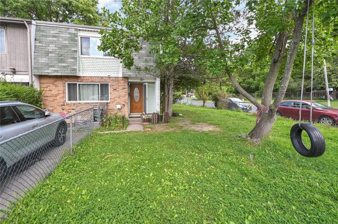 a view of a house with backyard