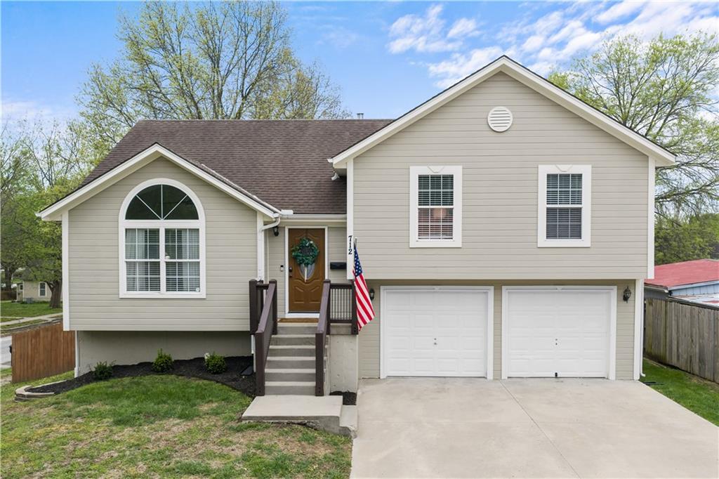 712 Locust Street Pleasant Hill, MO 64080 - Photo 1 of 19