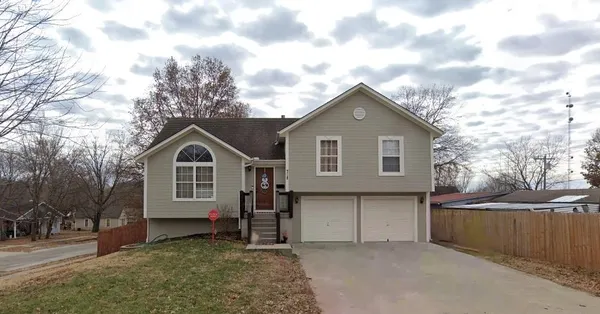 $264,900 | 712 Locust Street, Pleasant Hill, MO 64080