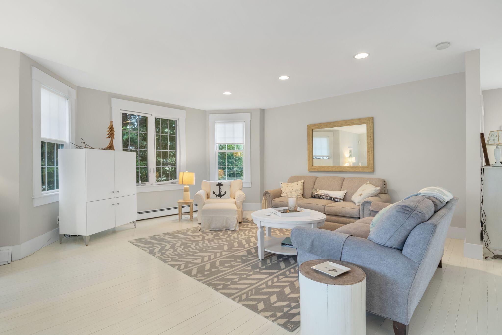 4 Oak Street Kennebunk, ME 04043 - Photo 11 of 49 Great room