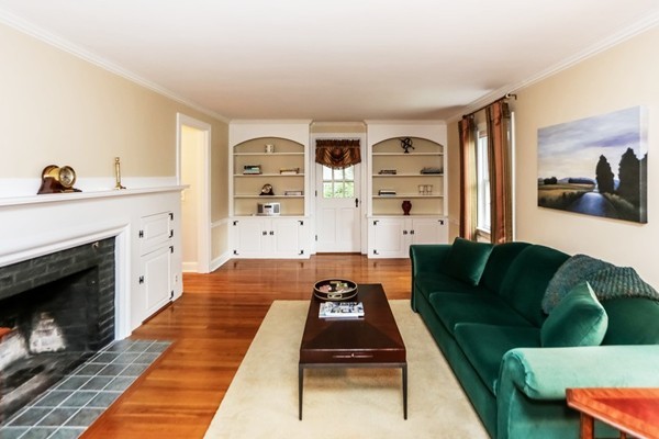 40 Hickory Cliff Road Newton, MA 02464 - Photo 3 of 15 Gallery Image 3
