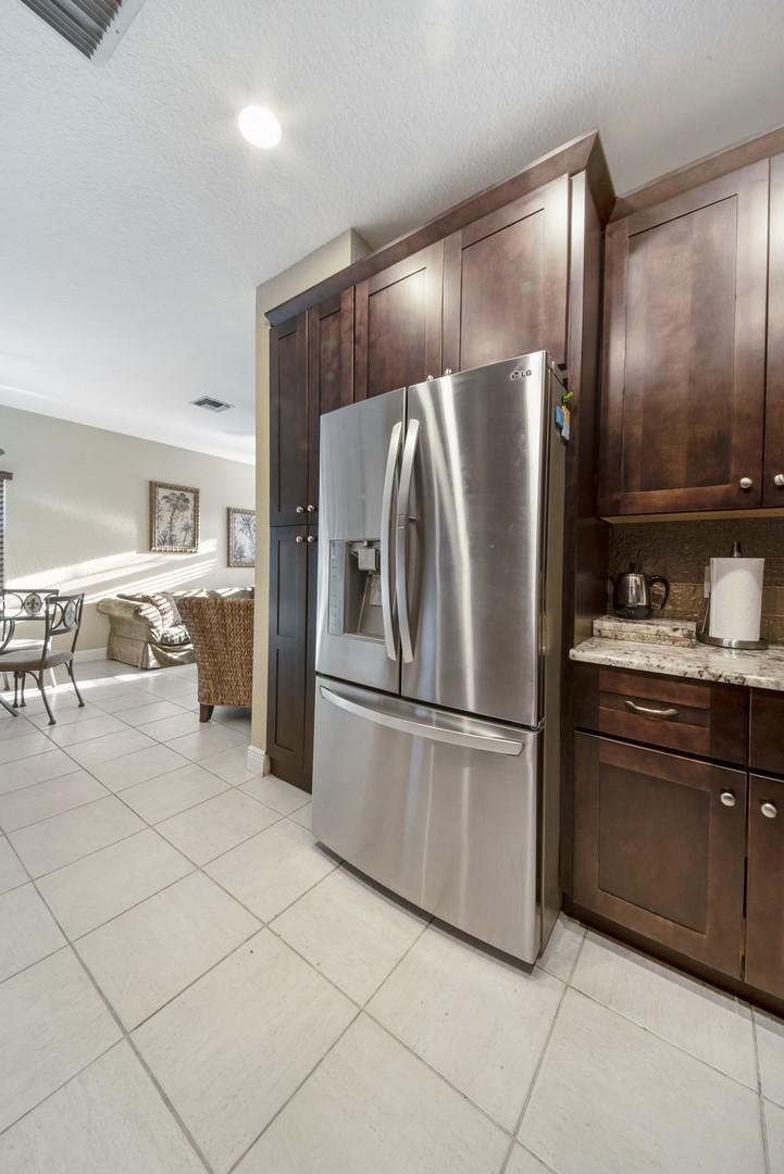 21186 Vía Eden Boca Raton, FL 33433 - Photo 11 of 34 Stainless Steel Appliances