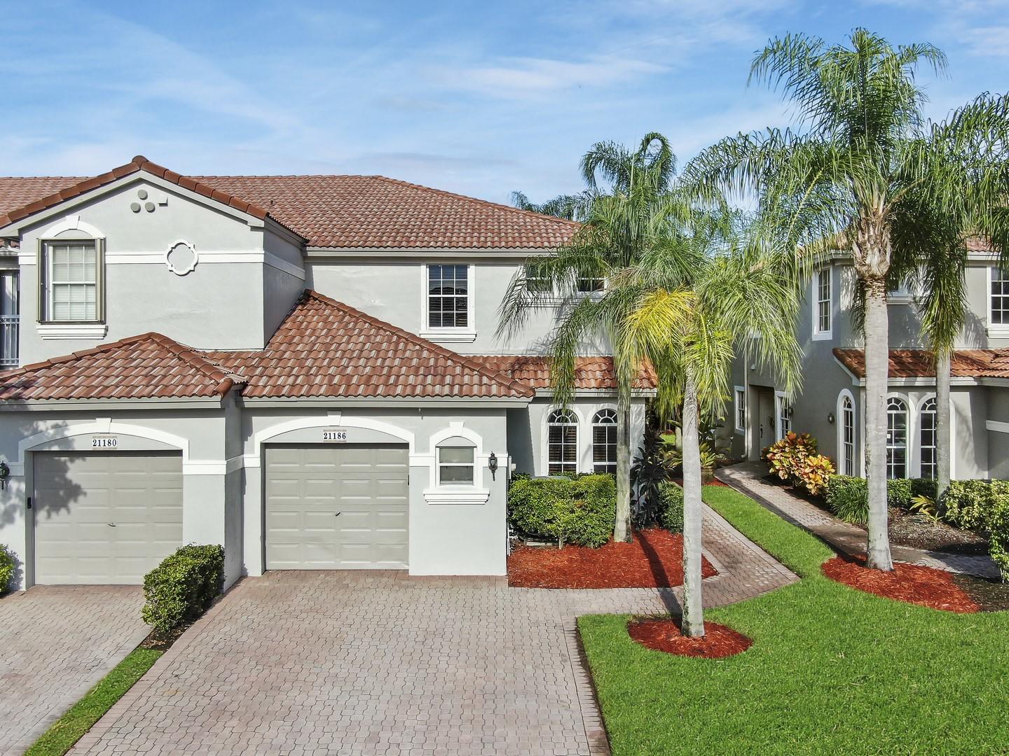 21186 Vía Eden Boca Raton, FL 33433 - Photo 2 of 34 End Unit