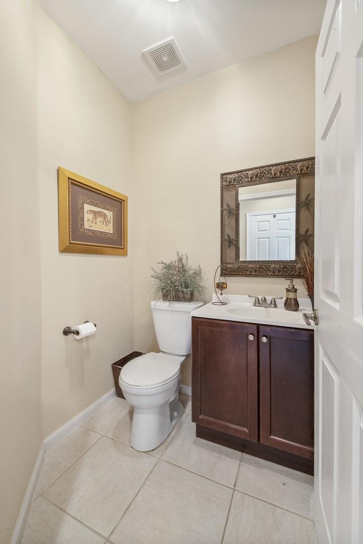 21186 Vía Eden Boca Raton, FL 33433 - Photo 22 of 34 Powder Room