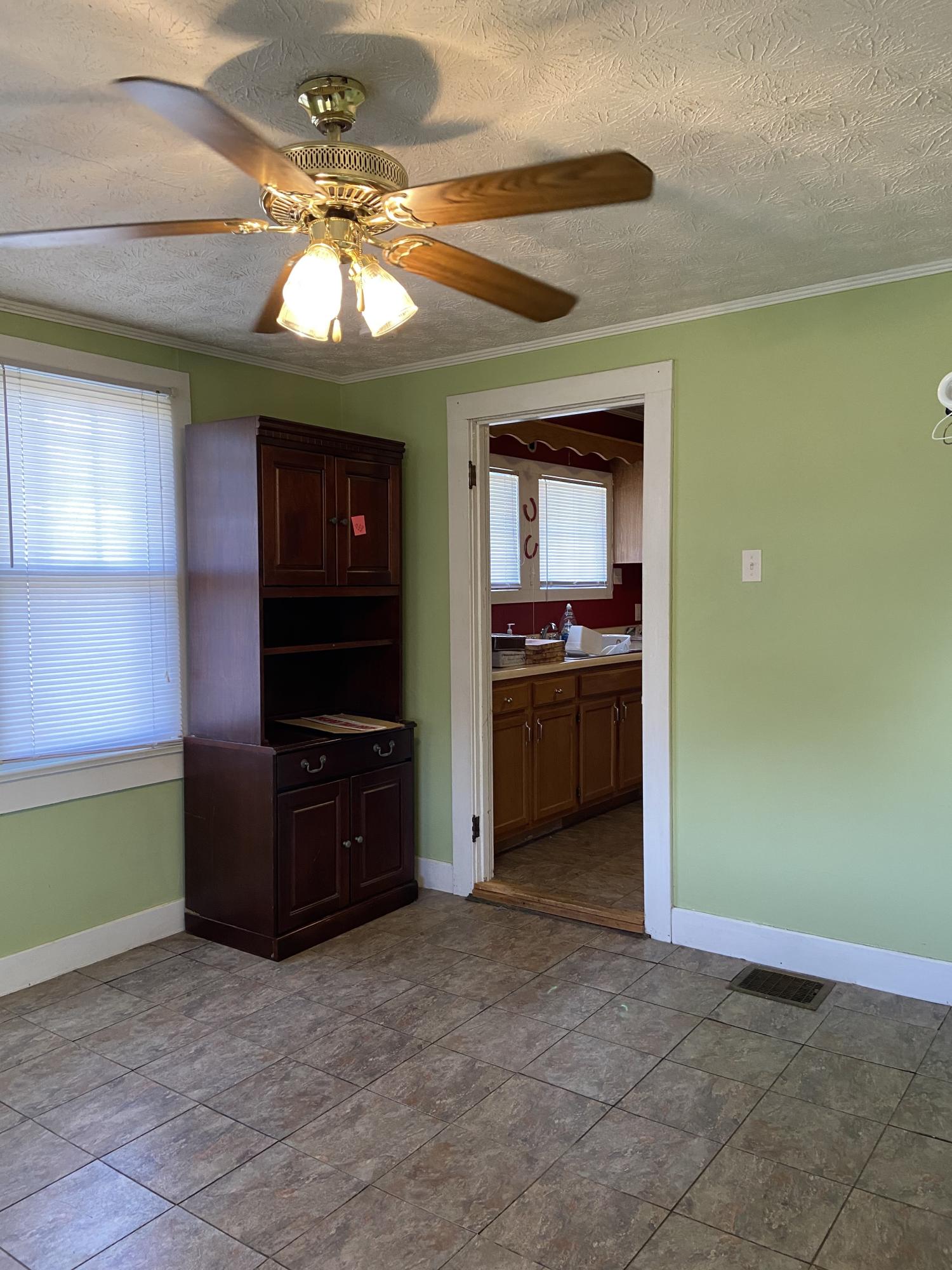 282 West Lincoln Road Alcoa, TN 37701 - Photo 23 of 34 282 W Lincoln Rd 18