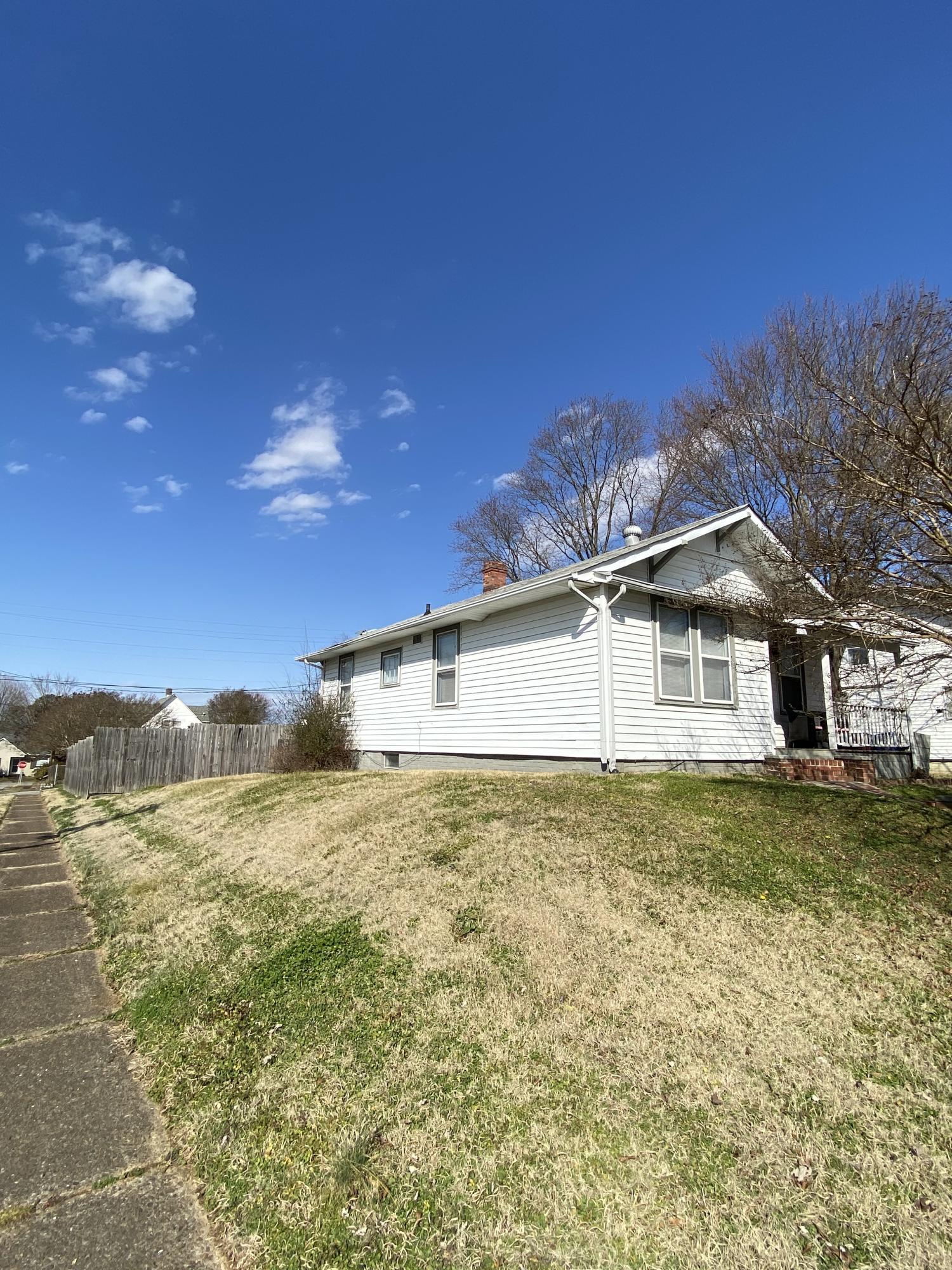 282 West Lincoln Road Alcoa, TN 37701 - Photo 9 of 34 282 W Lincoln Rd001