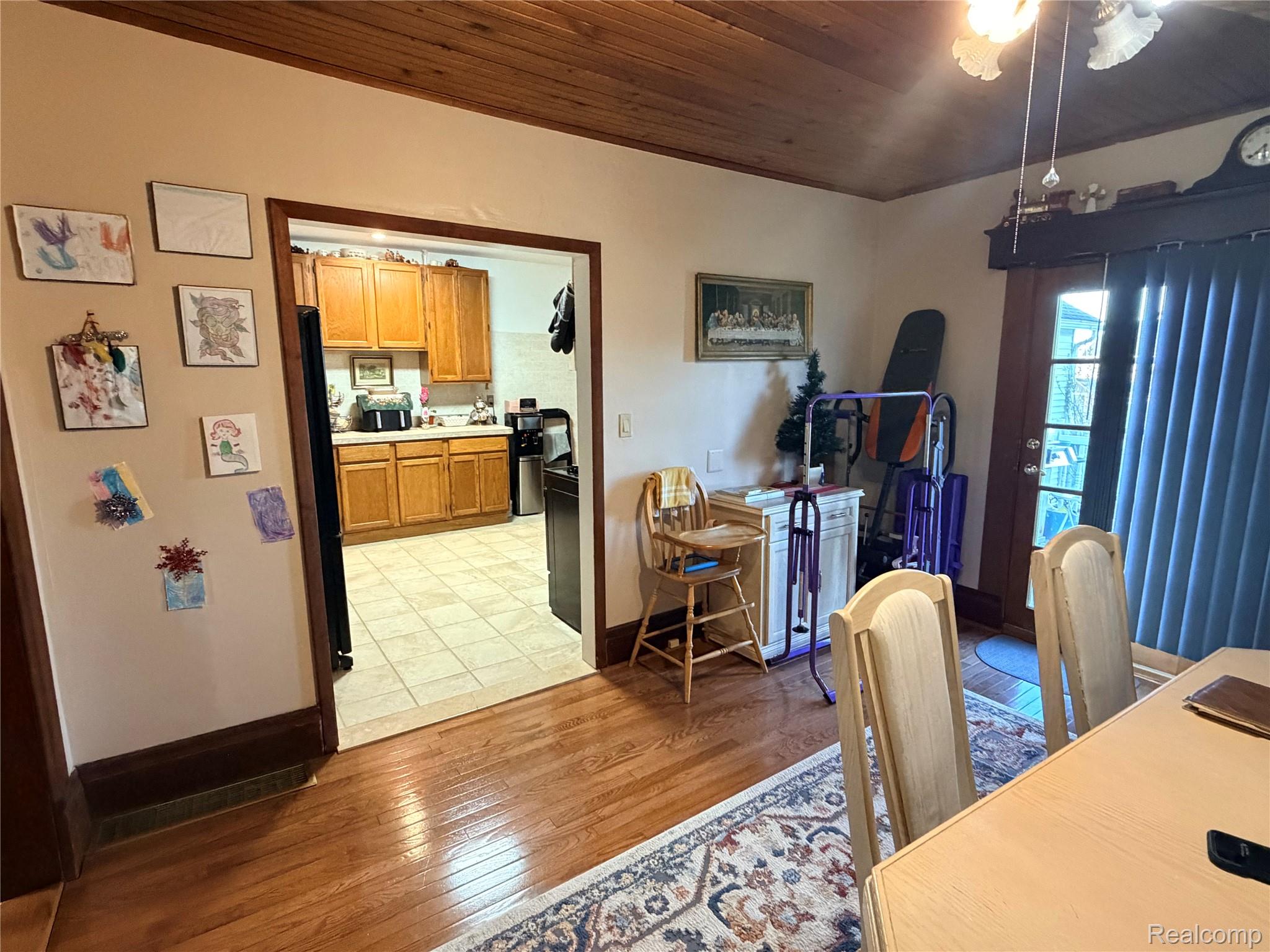 6038 Byron Road Howell, MI 48855 - Photo 11 of 24 IMG_1141.jpeg