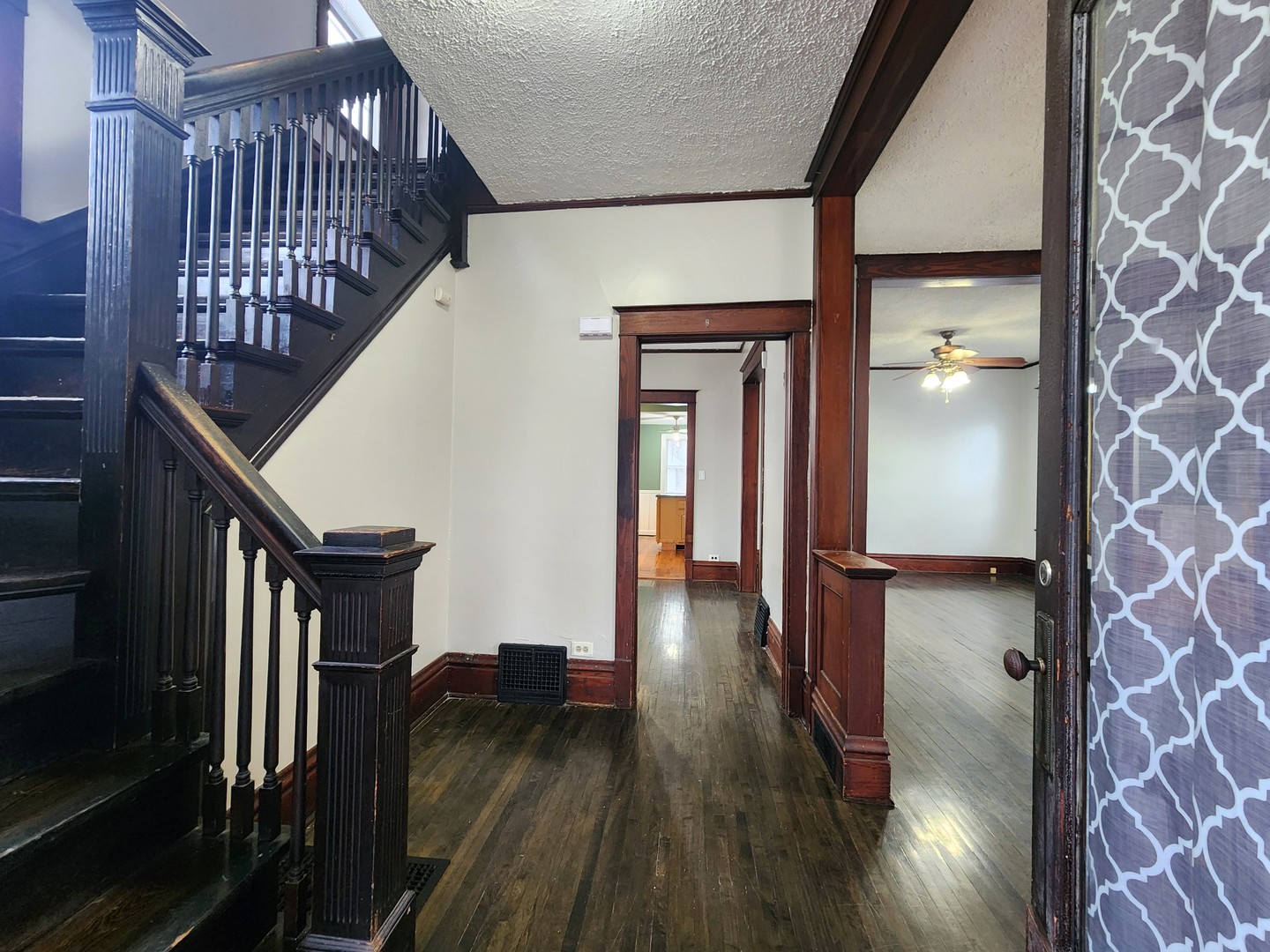 715 Logan Avenue Elgin, IL 60120 - Photo 2 of 21