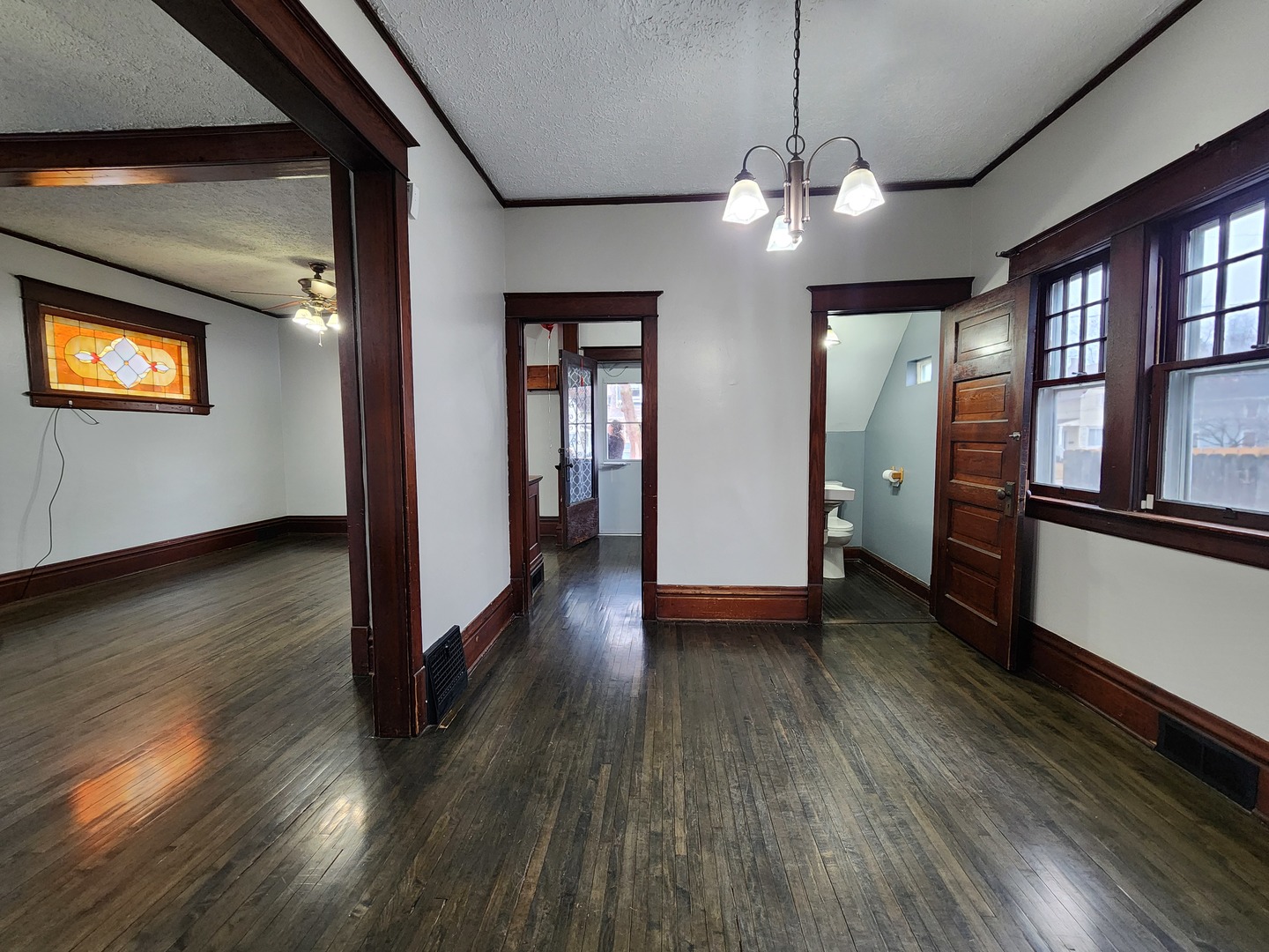 715 Logan Avenue Elgin, IL 60120 - Photo 8 of 21