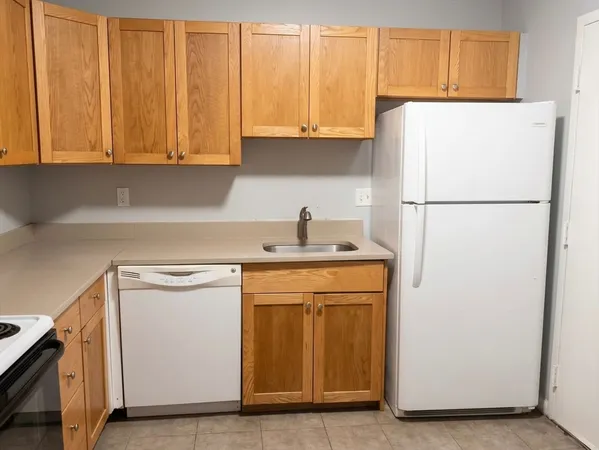 $2,100 | 302 Boston Post Road East, Unit B2, Marlborough, MA 01752