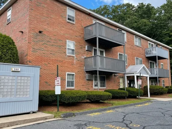 $2,100 | 302 Boston Post Road East, Unit B2, Marlborough, MA 01752