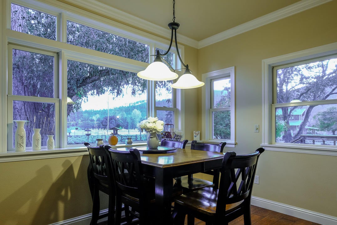 375 Hamilton Road Jacksonville, OR 97530 - Photo 7 of 47 Eat in Kitchen 2