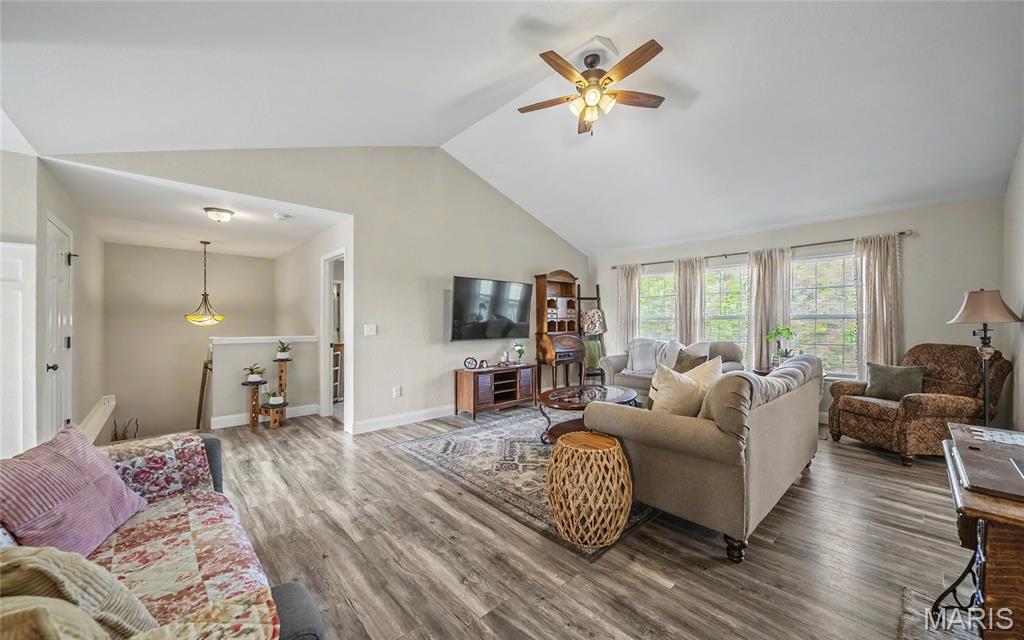 208 Ridgeview Drive St. Robert, MO 65584 - Photo 3 of 53