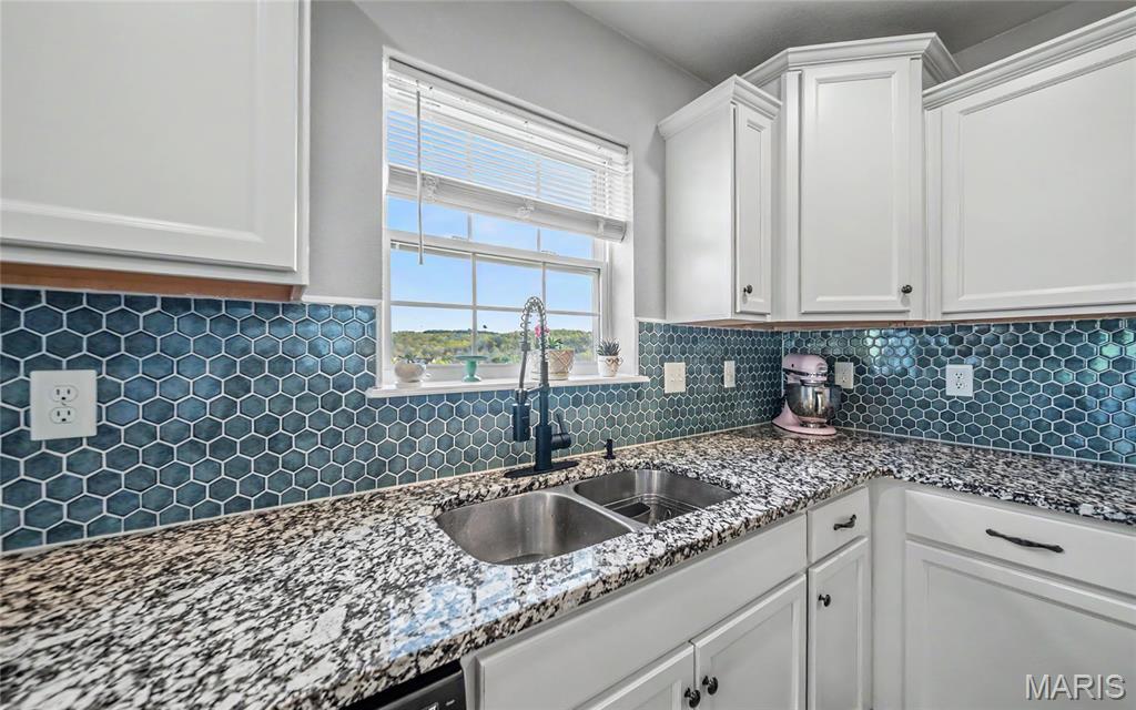 208 Ridgeview Drive St. Robert, MO 65584 - Photo 8 of 53