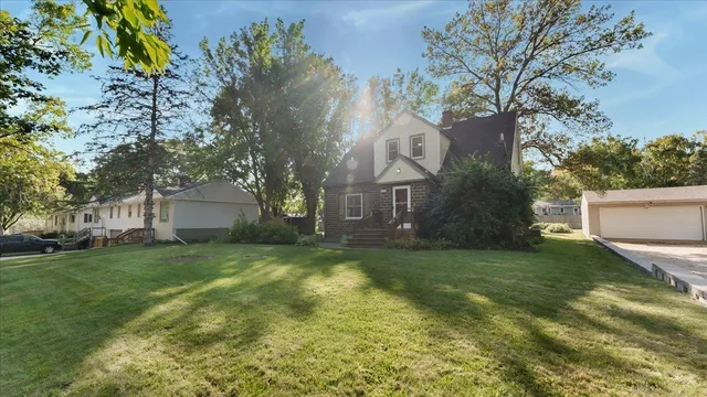 $1,600 | 828 15th Street Southwest, Willmar, MN 56201