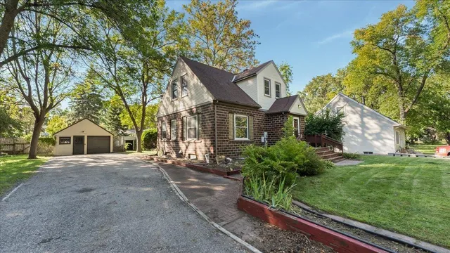 $1,600 | 828 15th Street Southwest, Willmar, MN 56201