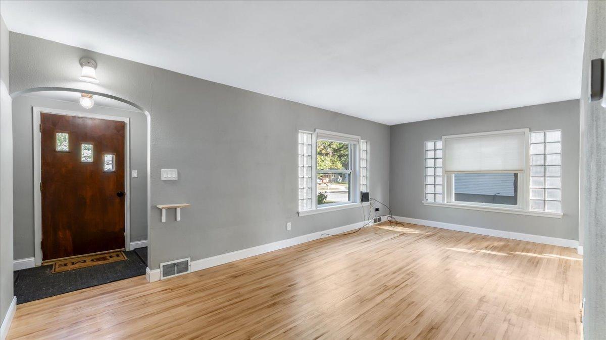 828 15th Street Southwest Willmar, MN 56201 - Photo 5 of 35