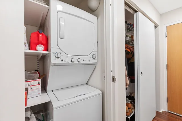 $325,000 | 1800 Dewes Street, Unit 201, Glenview, IL 60025