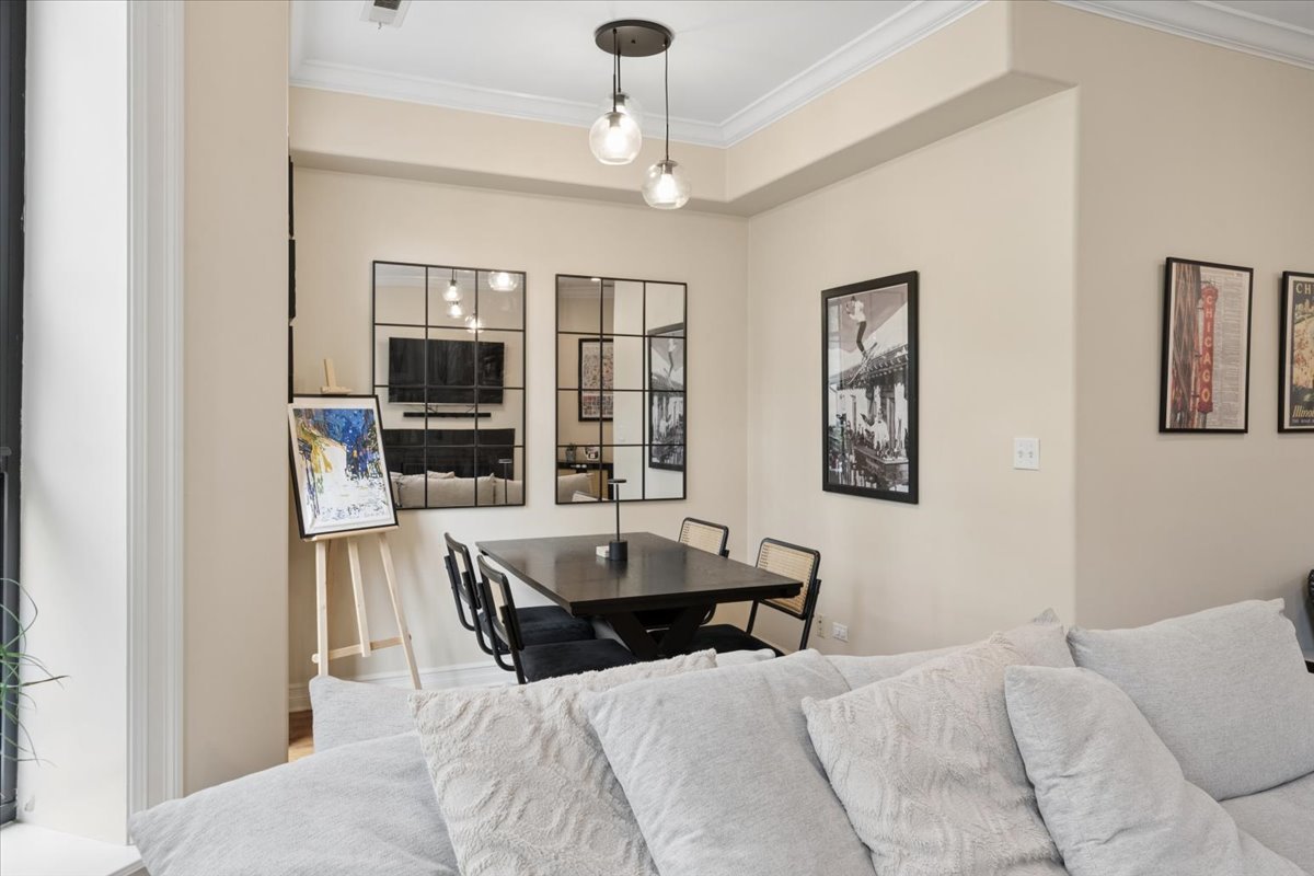832 West Roscoe Street, Unit 2 Chicago, IL 60657 - Photo 8 of 21