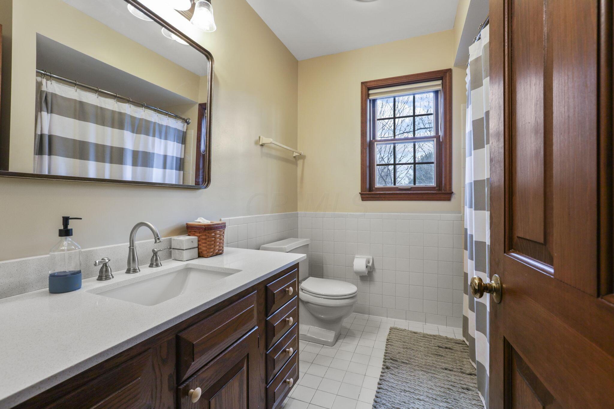 3435 Wheeling Road Northeast Lancaster, OH 43130 - Photo 45 of 78 Upstairs Bathroom