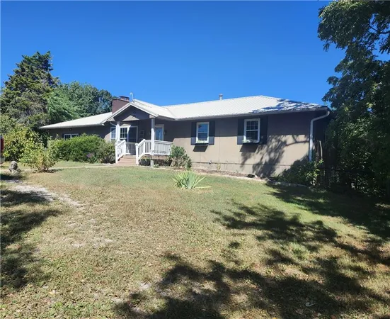 $525,000 | 36405 Hedge Lane, Paola, KS 66071