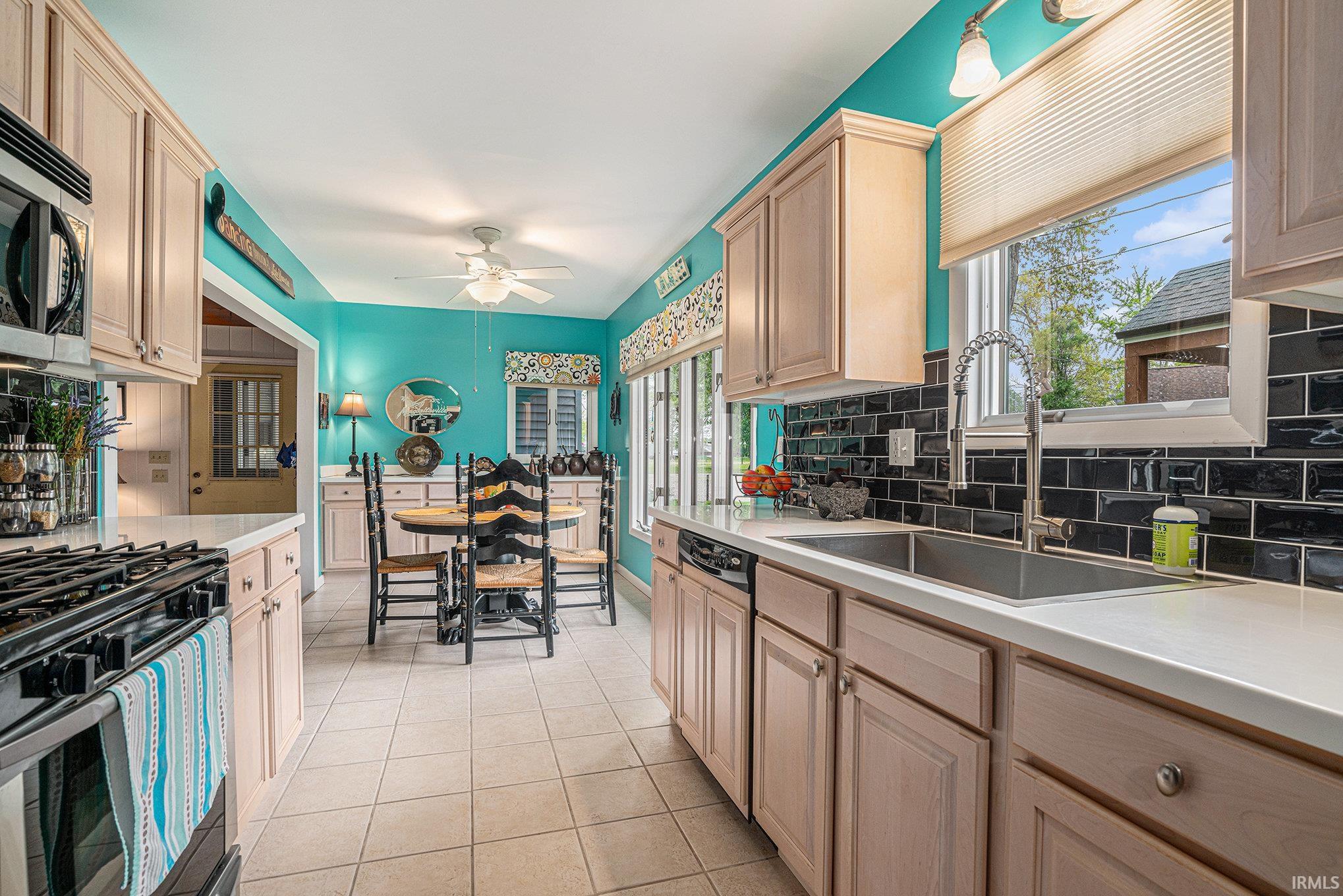 515 East Lake View Road Syracuse, IN 46567 - Photo 13 of 36 Gallery Image 13