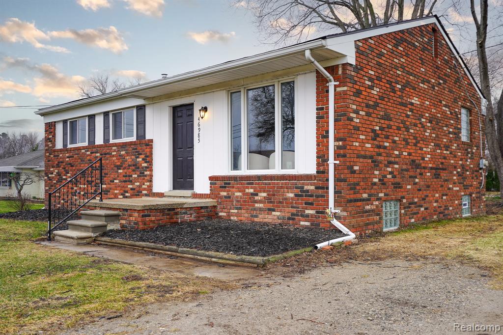 46985 Heydenreich Road Macomb, MI 48044 - Photo 2 of 60