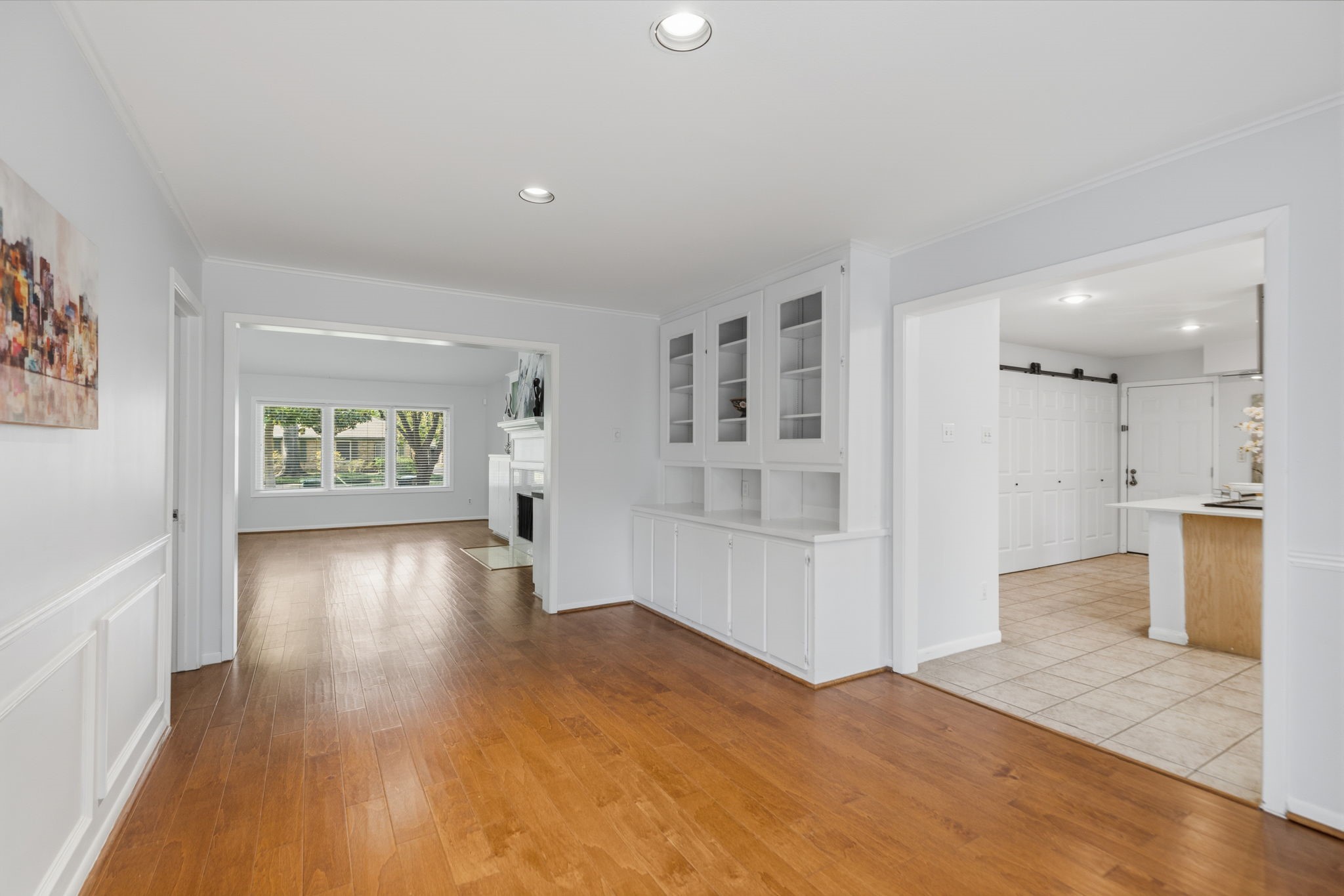5410 Indigo Street Houston, TX 77096 - Photo 10 of 30 Opposite view from the dining area with built ins to the living and kitchen areas.