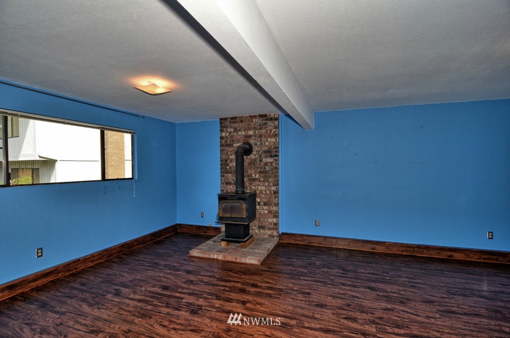 7025 Lower Ridge Road Everett, WA 98203 - Photo 11 of 15