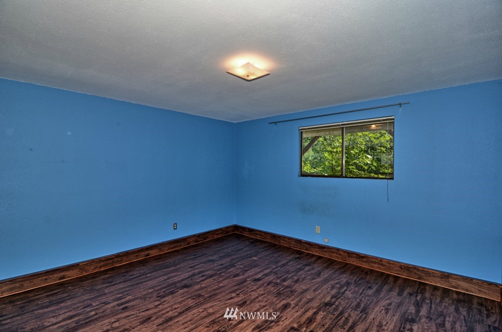 7025 Lower Ridge Road Everett, WA 98203 - Photo 12 of 15