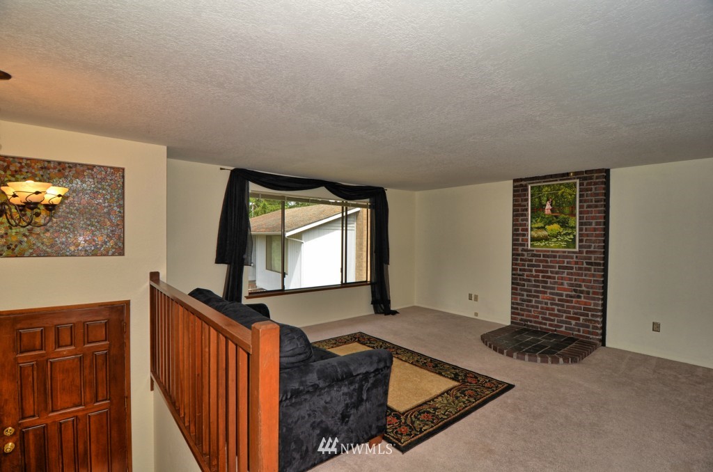 7025 Lower Ridge Road Everett, WA 98203 - Photo 3 of 15