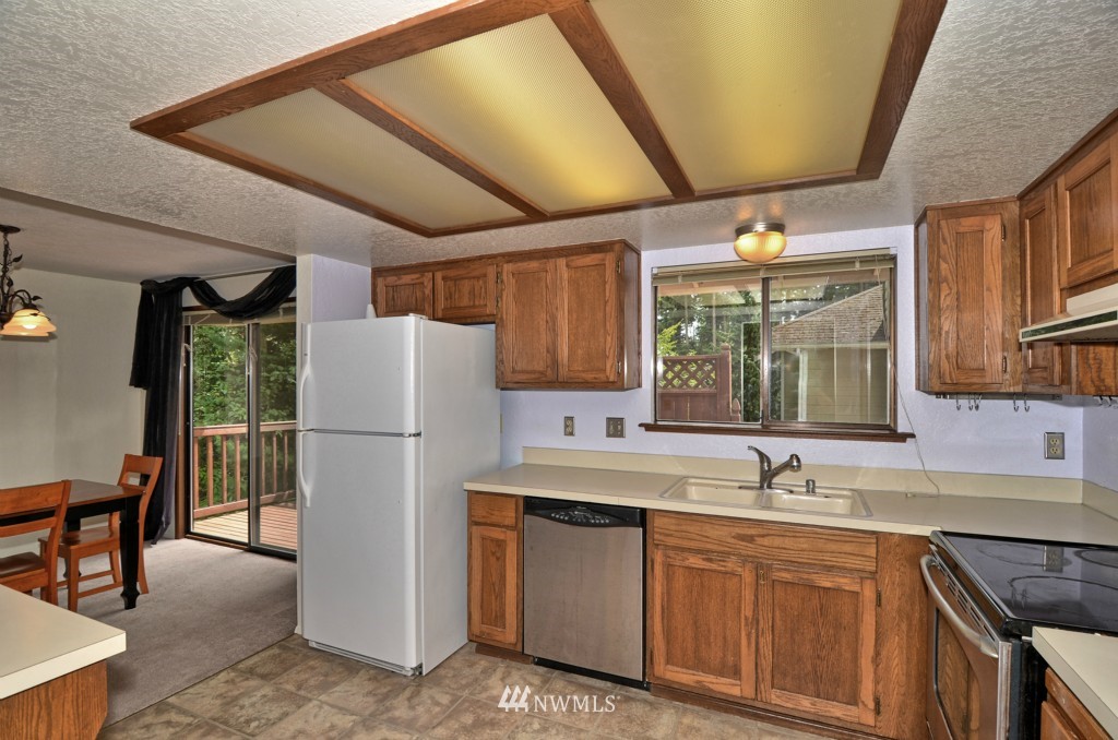 7025 Lower Ridge Road Everett, WA 98203 - Photo 4 of 15