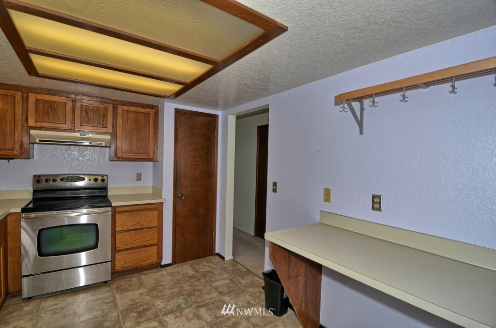 7025 Lower Ridge Road Everett, WA 98203 - Photo 5 of 15